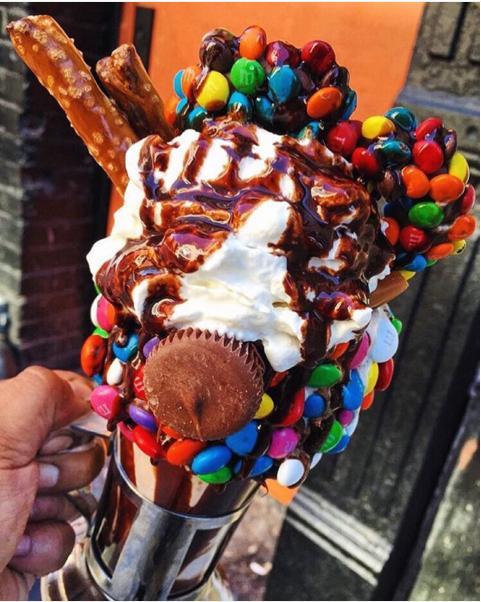 勁過巴黎鐵塔反轉再反轉！紐約超邪惡 一柱擎天再滿瀉奶昔