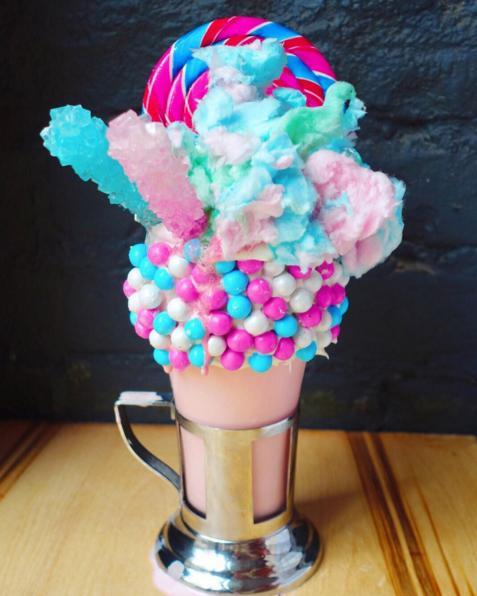 勁過巴黎鐵塔反轉再反轉！紐約超邪惡 一柱擎天再滿瀉奶昔