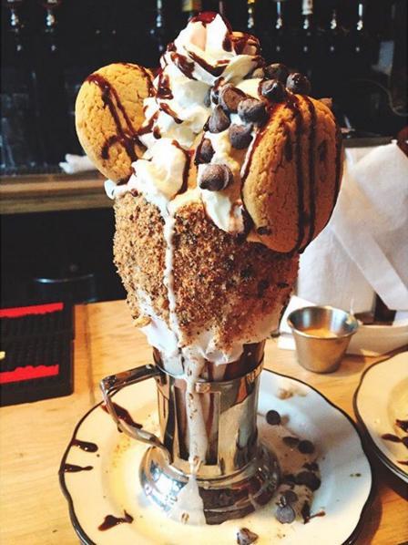 勁過巴黎鐵塔反轉再反轉！紐約超邪惡 一柱擎天再滿瀉奶昔