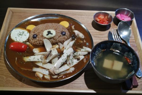 梨大人氣鬆弛熊咖喱飯 去韓國又多一個朝聖地方！