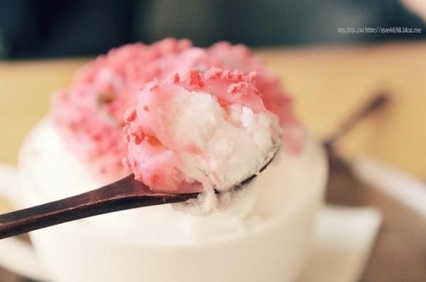 首爾夢幻超粉紅牛奶櫻花冰 相約閨蜜來這裏瘋狂自拍
