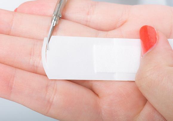 雙眼皮膠紙都慳番！學習日本女生 一招貼出自然深邃雙眼皮