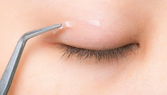 雙眼皮膠紙都慳番！學習日本女生 一招貼出自然深邃雙眼皮