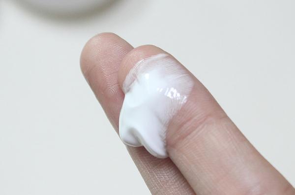 妝前必備！日韓大熱「一搽白嫩」的 3CE美白牛奶霜