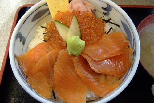 新鮮三文魚配啖啖魚籽! 東京抵食三文魚親子丼 5 選