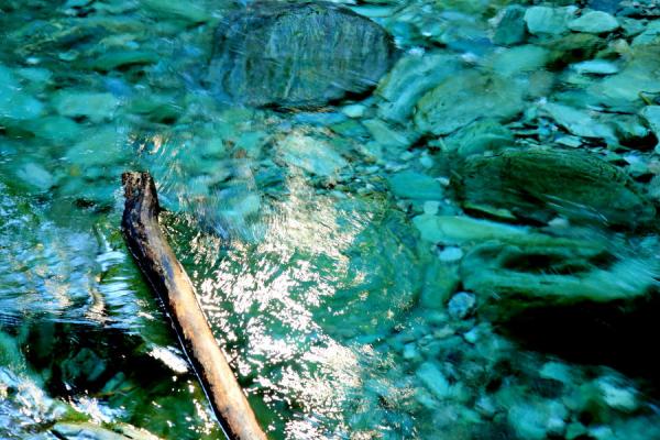清澈澄明得如人間仙境！ 日本天然湛藍絕美河川