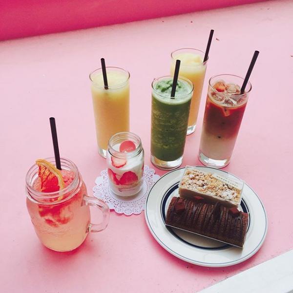 韓妹新聚腳地！首爾童話式粉紅咖啡店 超過20款人氣彩妝、生活小品任你揀