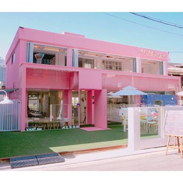 韓妹新聚腳地！首爾童話式粉紅咖啡店 超過20款人氣彩妝、生活小品任你揀