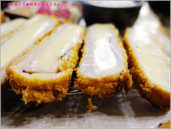 [首爾]239弘大‧人氣起司豬排店 濟州豬與特殊香蕉醬v.s草莓醬~HONKAZ혼가츠