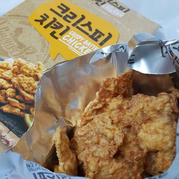 食左即變「炸雞大人」！ 韓國便利店人氣小吃 100%雞肉製造炸雞脆片　