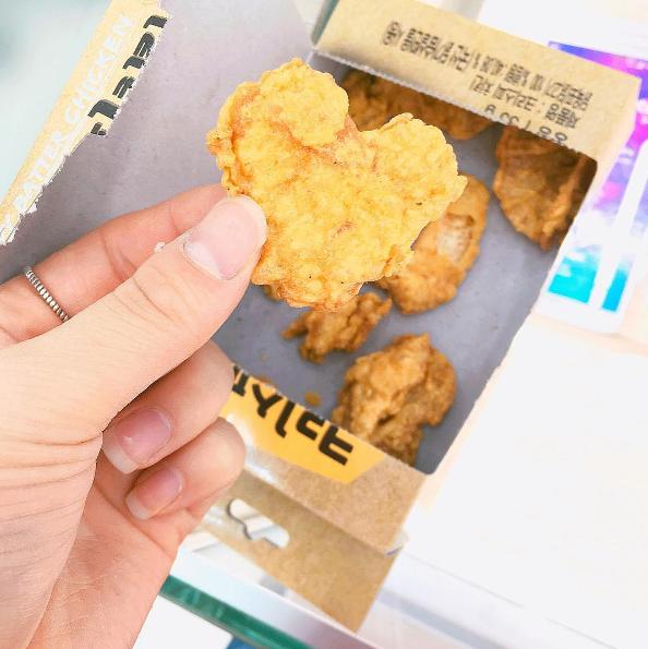 食左即變「炸雞大人」！ 韓國便利店人氣小吃 100%雞肉製造炸雞脆片　