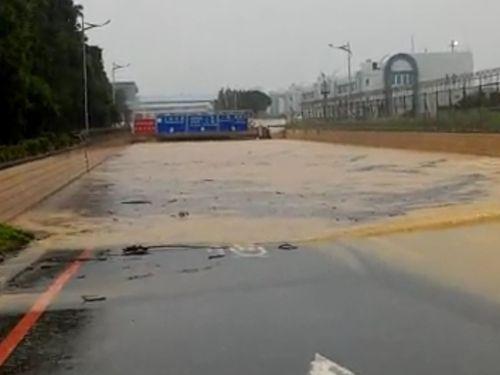 台北雷雨影響！桃園機場水浸 往來香港航班延誤或取消！