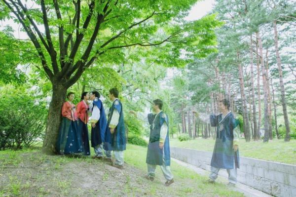 沒想過可以這樣拍! 韓國情侶9款創意生活照 第2款超搞笑!