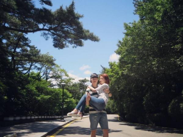 沒想過可以這樣拍! 韓國情侶9款創意生活照 第2款超搞笑!