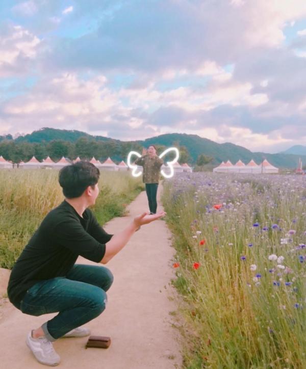 沒想過可以這樣拍! 韓國情侶9款創意生活照 第2款超搞笑!