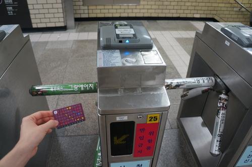 港女遊首爾搭地鐵被「4個男人包圍屈錢」經過 致電翻譯熱線竟被Cut線！