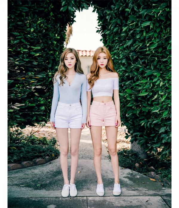 只有閨蜜才知道的默契！ 11款「姐妹裝」時尚穿搭小提案