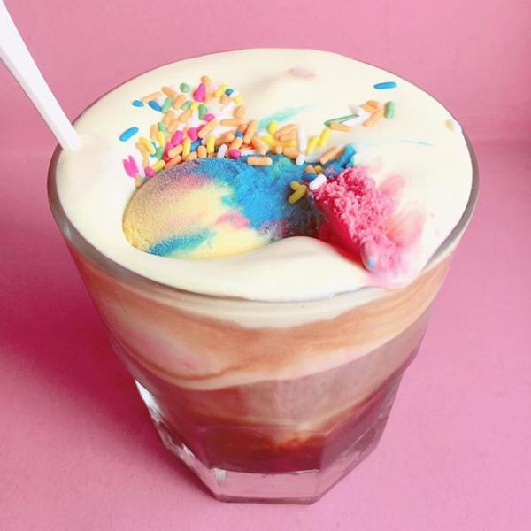 把彩虹吃落肚! 韓國Cafe 5大彩虹色系新品