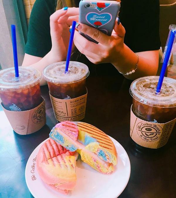 把彩虹吃落肚! 韓國Cafe 5大彩虹色系新品