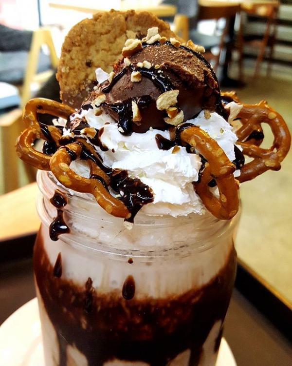 史上最邪惡甜品！ 韓國2款巨型魔鬼奶昔、shake shake刨冰