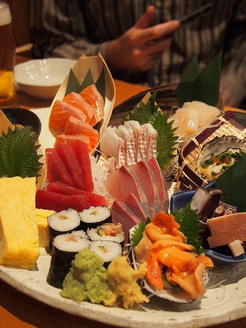 不需0就吃到12種刺身！ 東京超划算抵食日式料理店