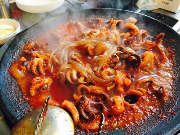 首爾宵夜新Check Point 無辣不歡的你絕不能錯過「辣炒章魚街」