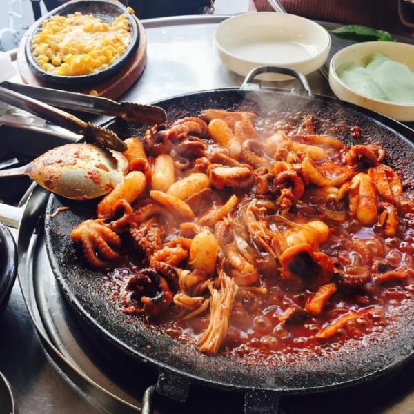 首爾宵夜新Check Point 無辣不歡的你絕不能錯過「辣炒章魚街」