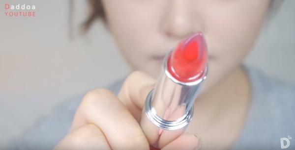 懶人恩物！3秒畫好咬唇妝 韓國水潤Jealousy Lipstick　