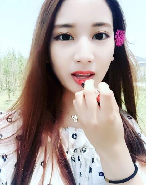 懶人恩物！3秒畫好咬唇妝 韓國水潤Jealousy Lipstick　