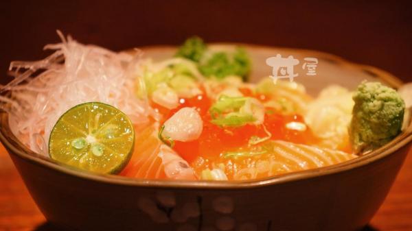 一碗丼飯鋪滿7種刺身！ 台北平價高質豐盛海鮮丼