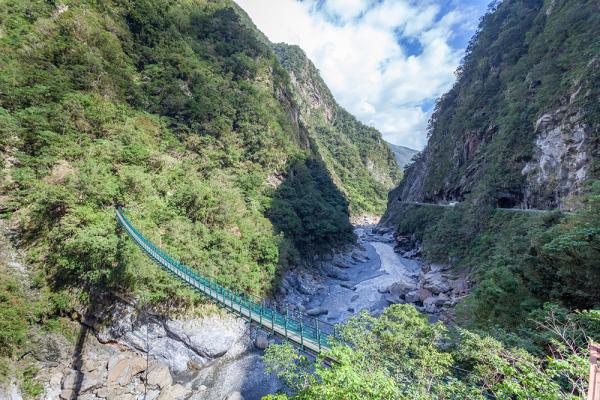 去台灣一定要挑戰！ 「繩索吊橋」飽覽迷人景色
