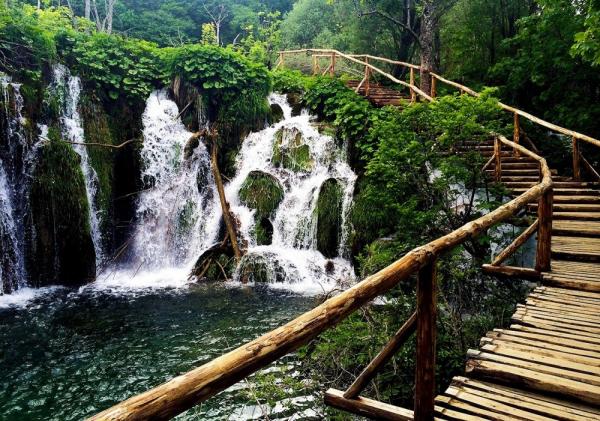 擁有世界最美瀑布！ 被列入世界遺產的國家公園