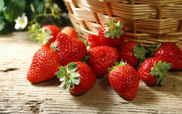 日本MUJI推新零食！ 濃郁宇治抹茶朱古力包著原顆草莓