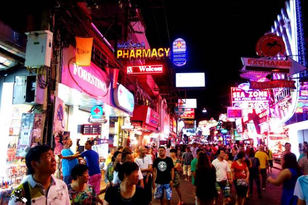 無法抵擋的溫柔鄉？ 男人們的極樂天堂── 泰國芭達雅紅燈區
