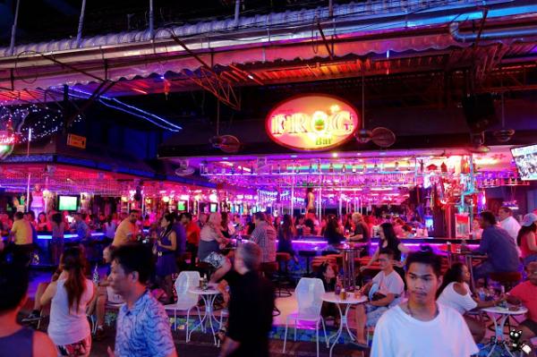 無法抵擋的溫柔鄉？ 男人們的極樂天堂── 泰國芭達雅紅燈區