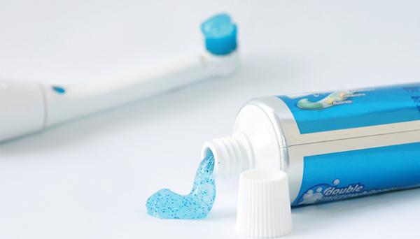 薄薄一張紙就能刷到牙！ 日本MUJI超慳位紙片牙膏