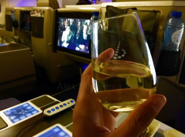 航空業界筍工！ 19歲少男坐頭等飲香檳環遊世界