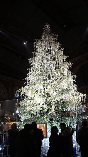 7,000 粒水晶聖誕樹 閃爆瑞士市集 