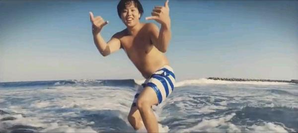 肥仔變身沙灘小子 推廣宮崎縣旅遊