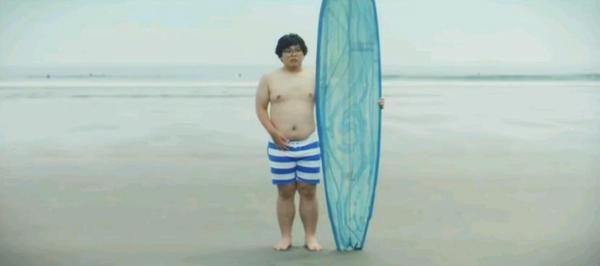 肥仔變身沙灘小子 推廣宮崎縣旅遊