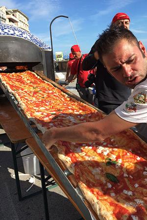 全世界最長 Pizza 打入健力士紀錄