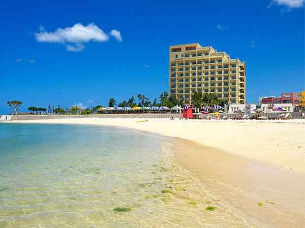 剛於上月開幕的Vessel Hotel Compana Okinawa Annex，附近吃的買的一應俱全，新淨又方便。