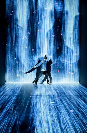 teamLab 大玩超互動瀑布裝置！ 