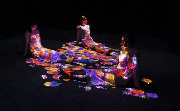 teamLab 大玩超互動瀑布裝置！ 