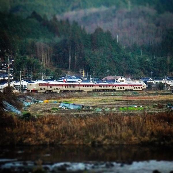 在出雲號上沖涼,購買每張 320 日元的 shower card,可使用 6 分鐘的水,要爭取時間。(guugle213_3@ig) 10 個日本必到觀光列車