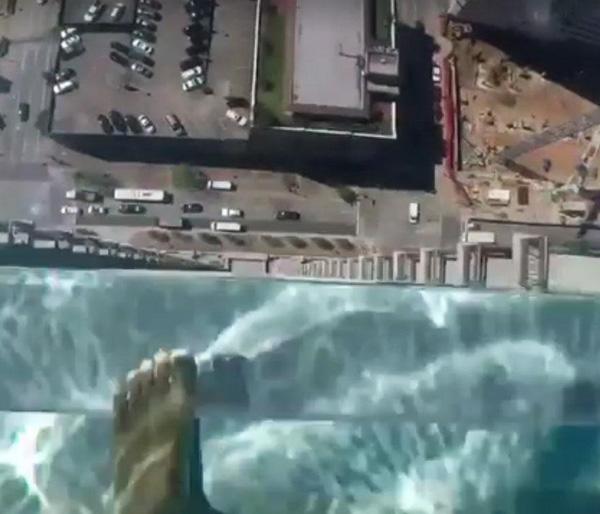 腳軟系列 美國 40 層樓高天空泳池