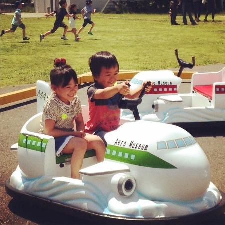 當然唔少得小朋友最愛的碰碰車,而且仲係飛機造型,超可愛。(圖:winterdesign@ig) 幫到人又有得玩 捐錢捐得好 Happy