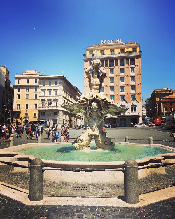 噴水池其中包括著名嘅 西班牙廣場（Piazza di Spagna）、納沃納廣場（Piazza Navona）、巴貝尼里廣場（Piazza Barberini）等等廣場中嘅噴水池範圍。（圖：kat_a