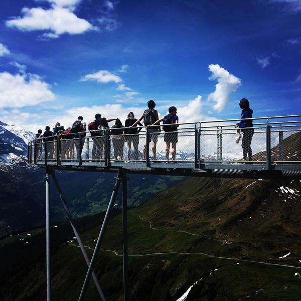 瑞士穿窿步道 堅‧離地海拔 2,000 公尺