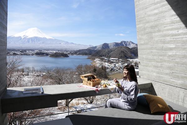 而且住客可以選擇房內食早餐，藍天、富士山陪伴吃早餐，不捨得離開這絕景露台。